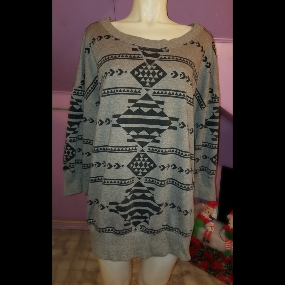 Torrid Women's aztec print  pullover sweater sz 3